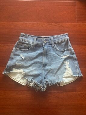 NWOT Hollister Vintage Ultra-High Waisted Distressed Denim Shorts